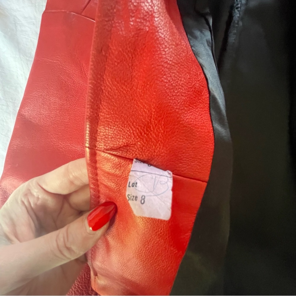 🍒 SOLD 🍒 VINTAGE • cherry red leather trench coat w cream fur collar and cuffs - Picture 15 of 15
